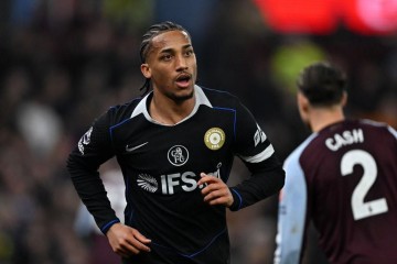 开云体育下载-自21年曼城后，切尔西是首支英超客战维拉半场11脚打门的球队