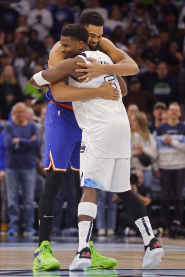 爱德华兹成为森林狼队史第三位一万分先生 比肩加内特和唐斯